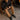 Homme portant pantalon corduroy cognac et chaussures oxford noires, vue de dessus, courrier style hipster