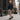 Desert boots 54001 daim chocolate portées avec blazer tweed sur fond urbain Manhattan