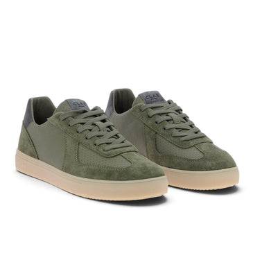 Baskets Clae Bastain olive en cuir et daim avec semelle en caoutchouc naturel, disponibles chez moodeshop.