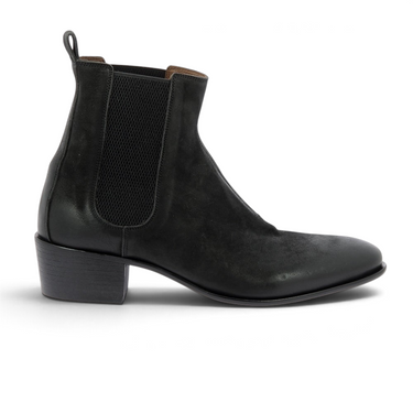 Bottines Chelsea Fiorentini + baker Mostu en cuir balzac noir avec semelle artisanale, disponibles chez moodeshop