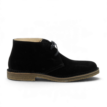Chaussures desert boots moodeshop Astorflex en daim noir avec semelle en crêpe, style artisanal fabriqué en Italie.