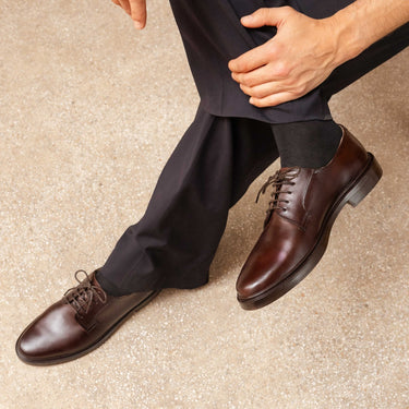 Chaussures de ville homme moodeshop Derbies Terrence en cuir marron foncé avec lacets et finition élégante