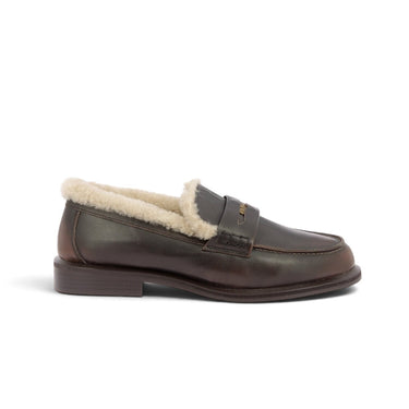Mocassin penny loafer Toral marron en cuir vieilli avec doublure en fourrure de mouton, vendu par moodeshop