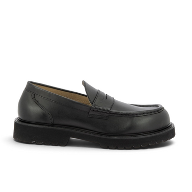 Mocassin penny loafer moodeshop en cuir de veau noir avec semelle crantée commando, fabrication artisanale italienne.
