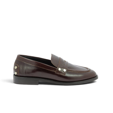 Mocassins artisanaux Maison toufet en cuir glacé couleur whisky avec détails métalliques, vendus par moodeshop