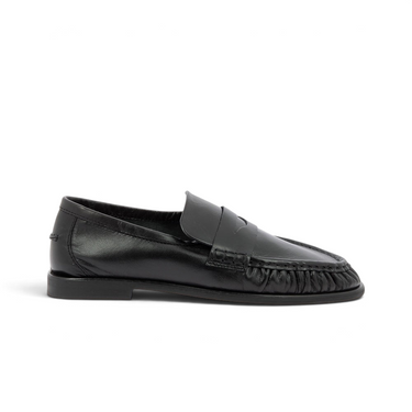 Mocassins artisanaux Elmira en cuir noir de la marque moodeshop avec talon plat de 1 cm