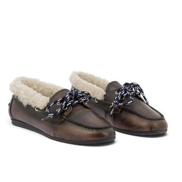 Mocassins artisanaux moodeshop en cuir vieilli marron doublés de fourrure de mouton avec lacets bicolores