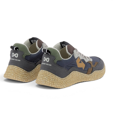 Baskets Id.eight Hana indigo en nylon ripstop et daim vegan avec semelle en caoutchouc recyclé chez moodeshop