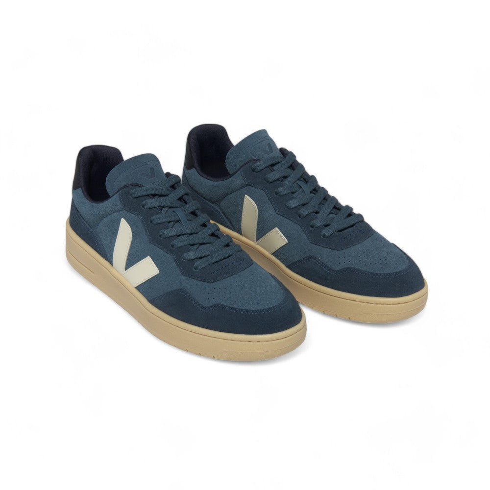 V90 suede man