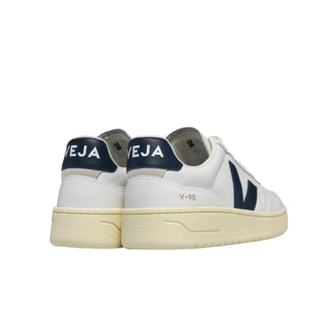 V90 cuir woman