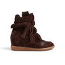 Basket montante compensée Bronx Jae-yy en daim marron coffee bean avec détails cloutés et semelle en gomme moodeshop