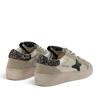 Baskets Ama brand moodeshop en cuir gold-beige avec détails pailletés et étoile noire, vue arrière