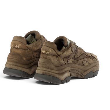 Baskets Ash Addict bis couleur mink en daim stone wash avec semelle plateforme en gomme, disponibles chez moodeshop