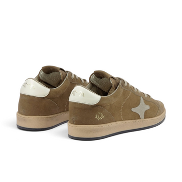 Baskets Ama brand moodeshop en daim cognac avec finition vintage, semelle en caoutchouc et détail étoile latérale