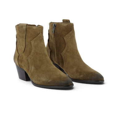 Boots Ash Flare de moodeshop en daim couleur chestnut avec talon de 5 cm et finitions artisanales