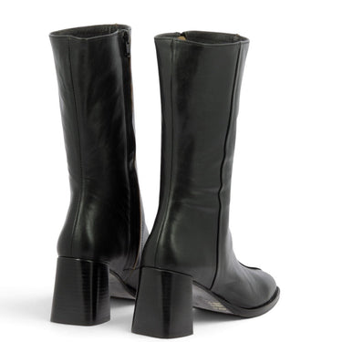 Bottes artisanales Billi bi en cuir noir avec talon bloc de 7 cm, vue arrière, disponibles chez moodeshop.