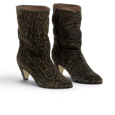 Bottes Anonymous Vully 50 en daim imprimé jaguar avec talon recouvert de 5 cm, vendues par moodeshop