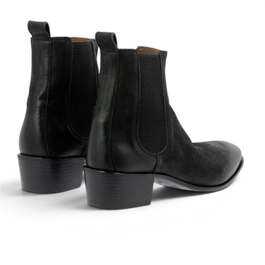 Bottines Chelsea Fiorentini + baker Mostu en cuir noir artisanal avec talon de 3 cm, vendues chez moodeshop
