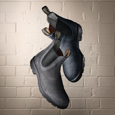 Bottines Chelsea Blundstone 1910 pour femme en daim ciré gris acier avec semelle en gomme antidérapante chez moodeshop