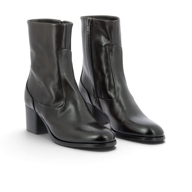 Bottines artisanales Pantanetti en cuir moka avec talon de 5 cm, disponibles chez moodeshop