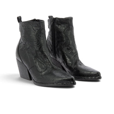Bottines artisanales moodeshop Elena Iachi en cuir noir avec motif laser et talon de 6 cm