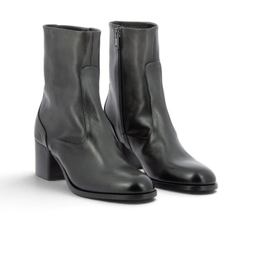 Bottines artisanales Pantanetti en cuir noir couleur street avec talon de 5 cm, disponibles chez moodeshop
