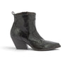 Bottines moodeshop Elena Iachi en cuir noir effet serpent avec talon biseauté de 6 cm, fabriquées en Italie