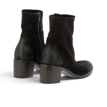 Bottines artisanales Strategia en cuir velours Ebano avec talon de 5 cm, vues de dos, disponibles chez moodeshop