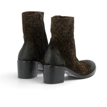 Bottines moodeshop Strategia en cuir velours marron à motif léopard avec talon bloc de 5 cm, vue arrière