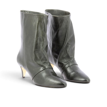 Bottines artisanales The seller en cuir vert tequila avec talon recouvert de 6 cm, disponibles chez moodeshop.