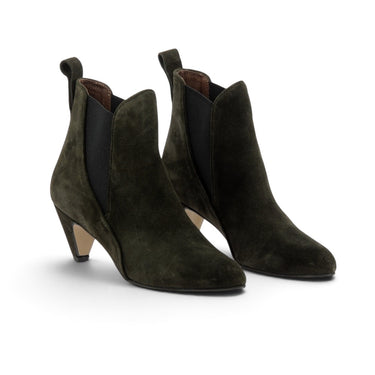 Bottines Anonymous Rikley en daim vert mousse avec talon recouvert de 5 cm, vendues par moodeshop