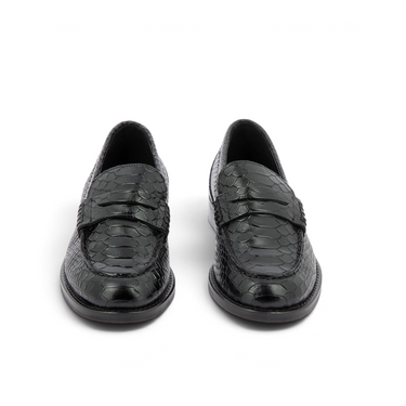 Mocassins artisanaux moodeshop Bronx en cuir noir avec motif impression serpent et talon plat de 1 cm