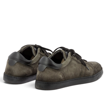 Sneakers moodeshop Elia Maurizi en daim kaki finition vintage avec semelle en gomme noire, vue arrière