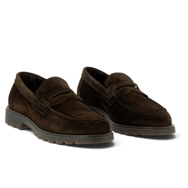Mocassins Giorgio 1958 en daim chocolat avec semelle crantée commando, disponibles chez moodeshop