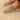 Mocassins moodeshop Bormes en daim taupe avec semelle contrastante claire portés par un homme