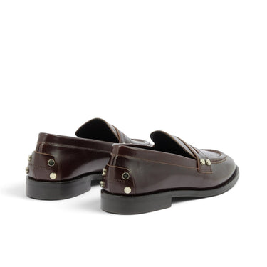 Mocassins artisanaux Maison toufet en cuir glacé couleur whisky avec détails métalliques, vendus par moodeshop