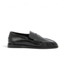 Mocassins artisanaux Elmira en cuir noir de la marque moodeshop avec talon plat de 1 cm