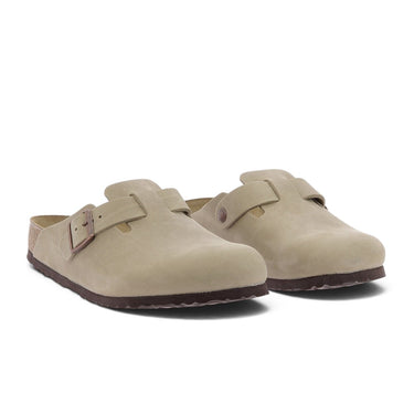 Sabots Birkenstock Boston moodeshop en cuir velours marron tabac avec semelle en liège et boucle réglable