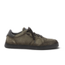 Sneakers Elia Maurizi en daim kaki finition vintage avec semelle en gomme noire, disponibles chez moodeshop.