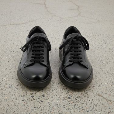 Sneakers Pantanetti 20013G Dark Shadow en cuir de veau noir avec semelle gomme ultralight, vendues chez moodeshop.
