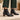 Bottes Chelsea Niabella Natural Grain cuir noir grain texturé avec pantalon vert forêt