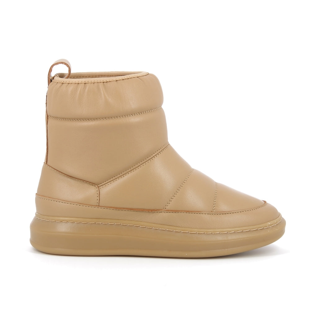 Boots moon