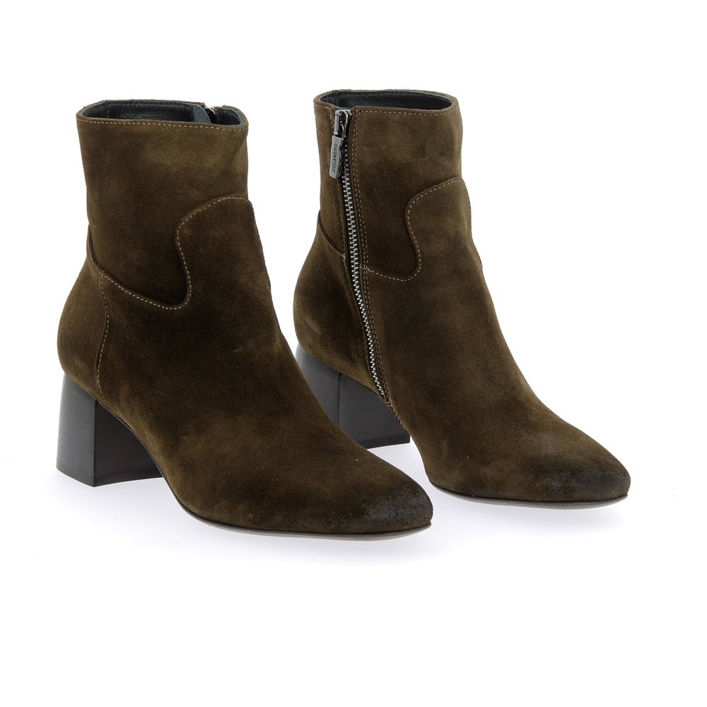 Boots 3833