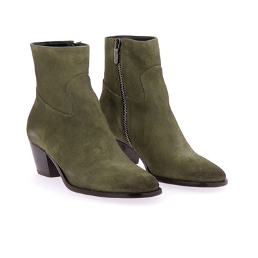 Boots 3833