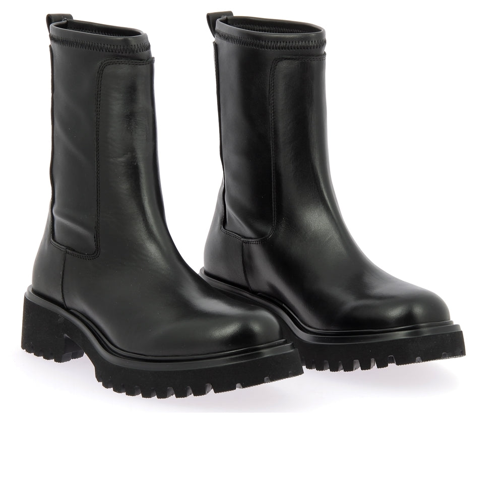 Boots courtney