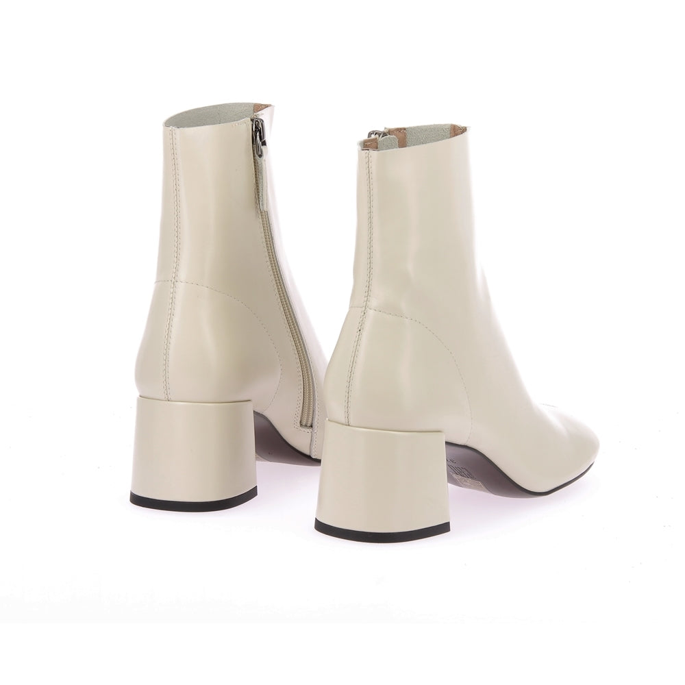 Boots ursula