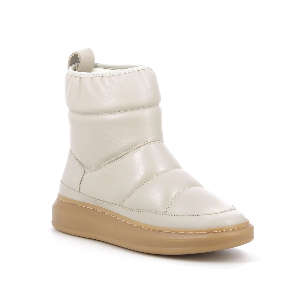 Boots moon