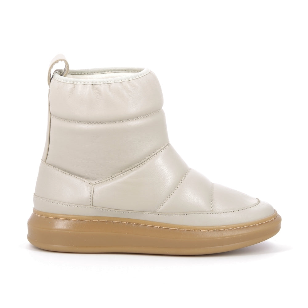 Boots moon
