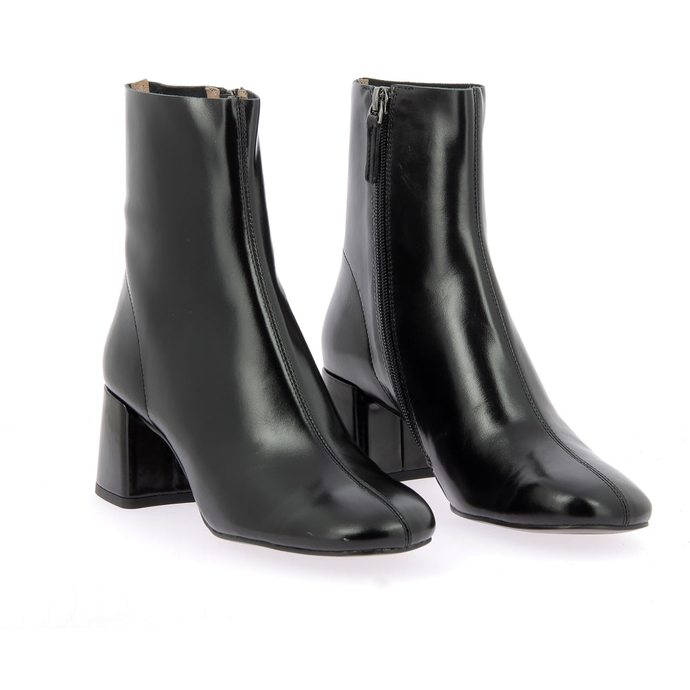 Boots ursula
