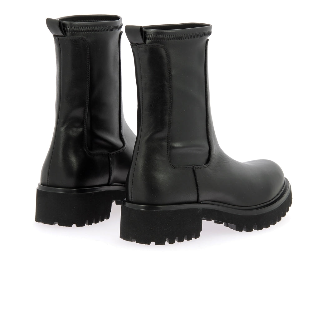 Boots courtney